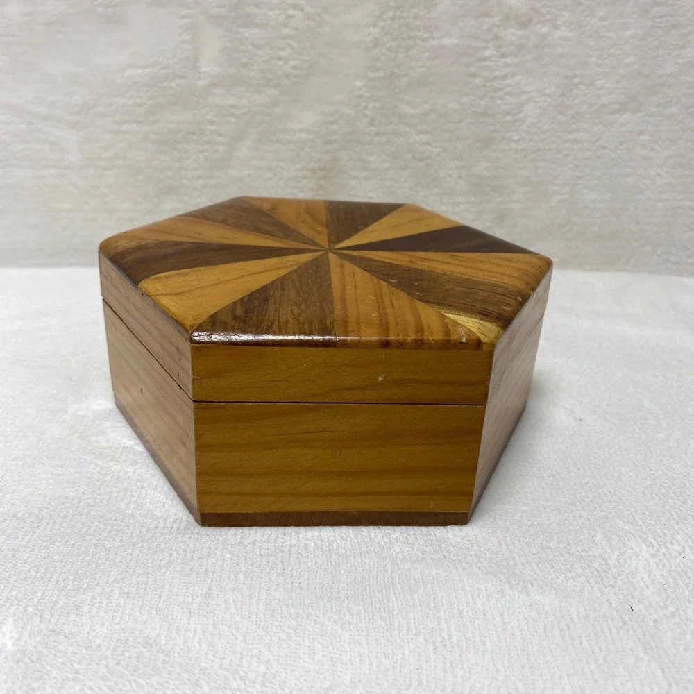 VTG Two-Toned Wooden Trinket‎ Box Hexagon Inlaid  Starburst Wood Hinged Keepsake